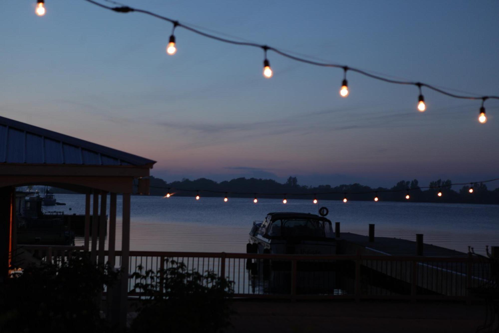 Hotel Wolfe Island Marysville Esterno foto