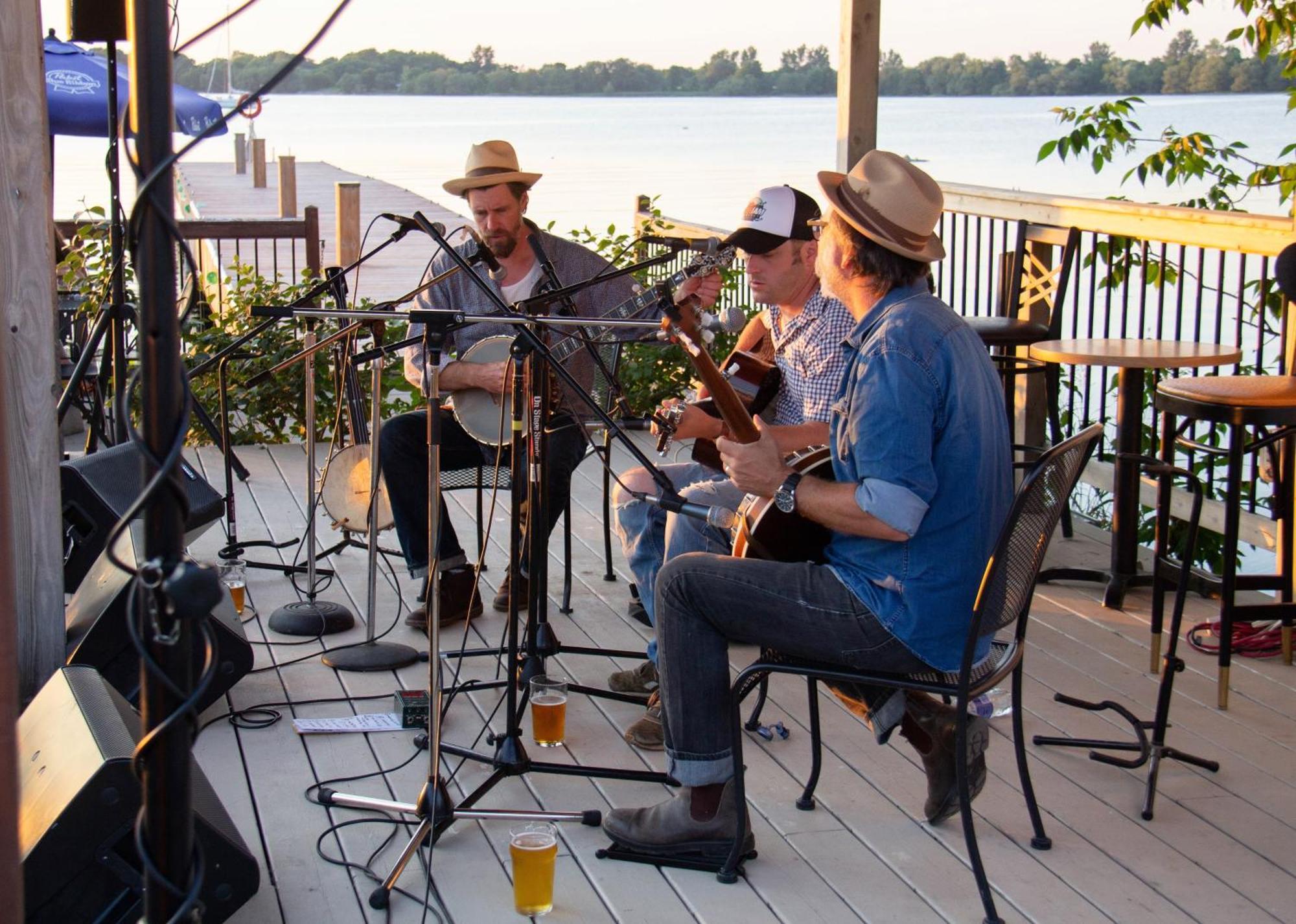 Hotel Wolfe Island Marysville Esterno foto