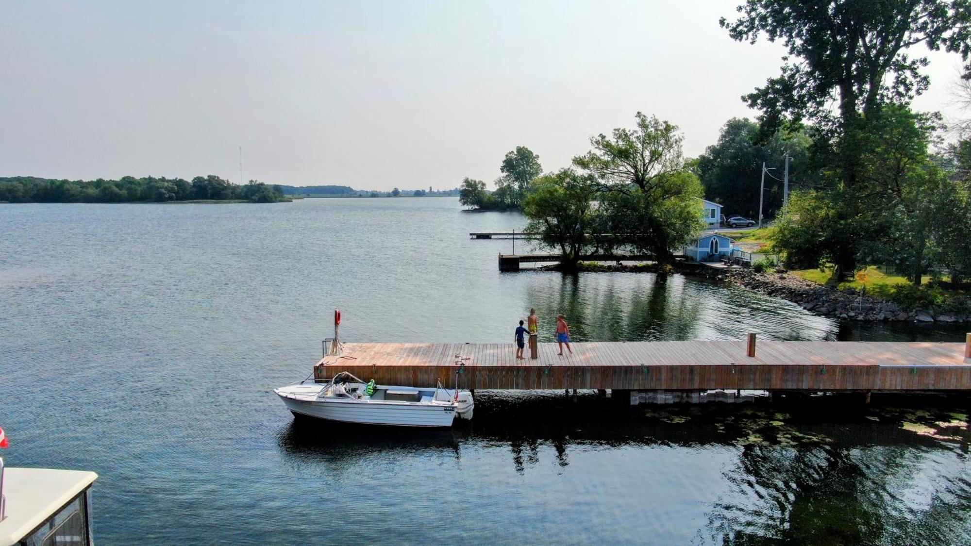 Hotel Wolfe Island Marysville Esterno foto